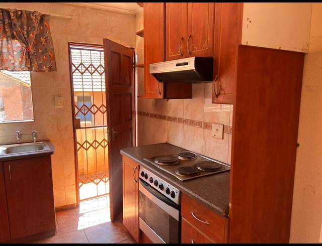 3 BEDROOM HOUSE FOR SALE IN GEELHOUTPARK